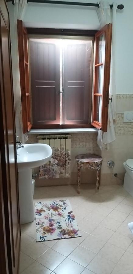 Bed and Breakfast La Finestra Sul Cortile Pomezia Exterior foto