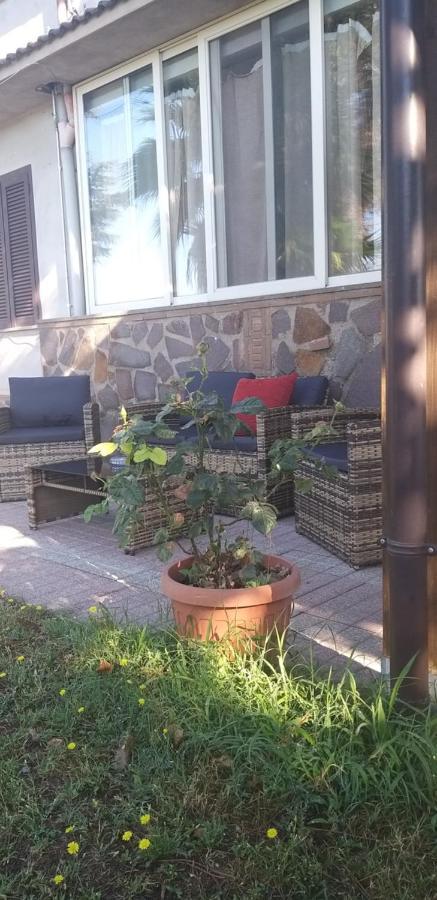 Bed and Breakfast La Finestra Sul Cortile Pomezia Exterior foto