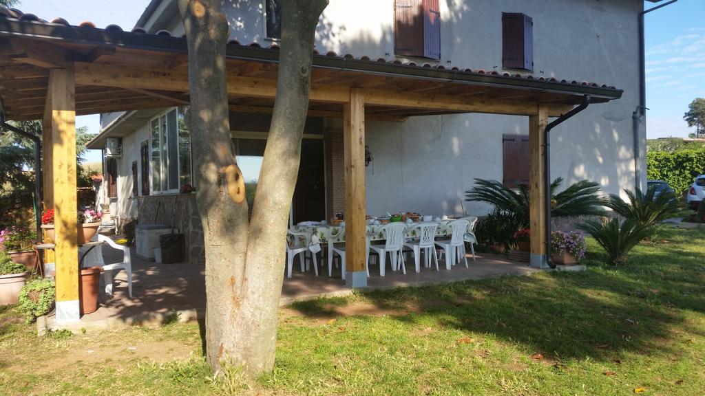 Bed and Breakfast La Finestra Sul Cortile Pomezia Exterior foto