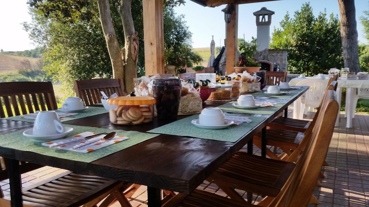 Bed and Breakfast La Finestra Sul Cortile Pomezia Exterior foto